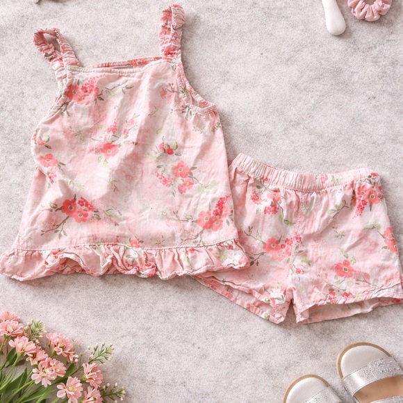 vincent camuto Other - Vince Camuto Girls Floral Tank Top & Shorts Set Size 7 Pink Summer Outfit